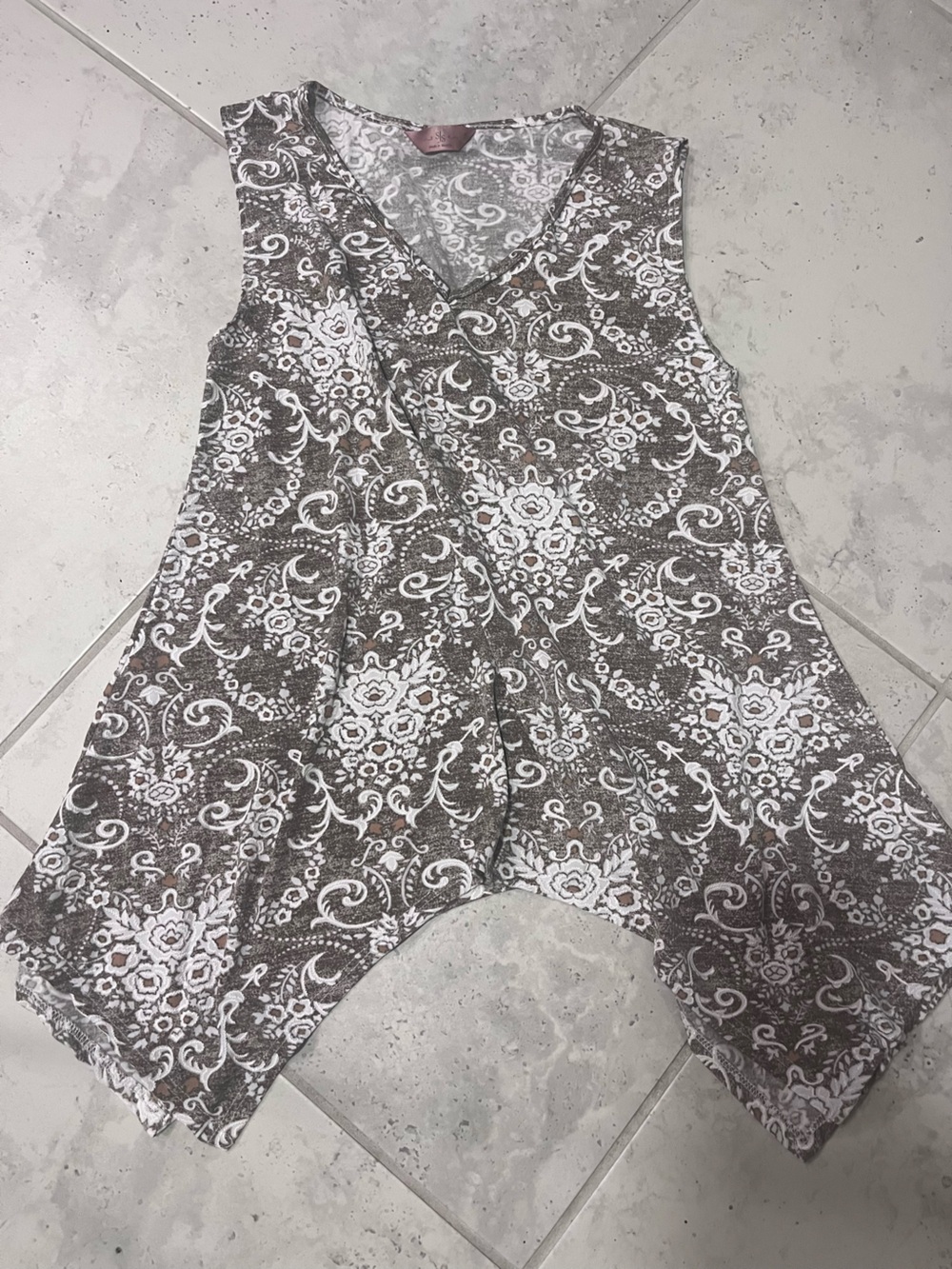 SJS Gray and White Floral Scroll Tunic Top